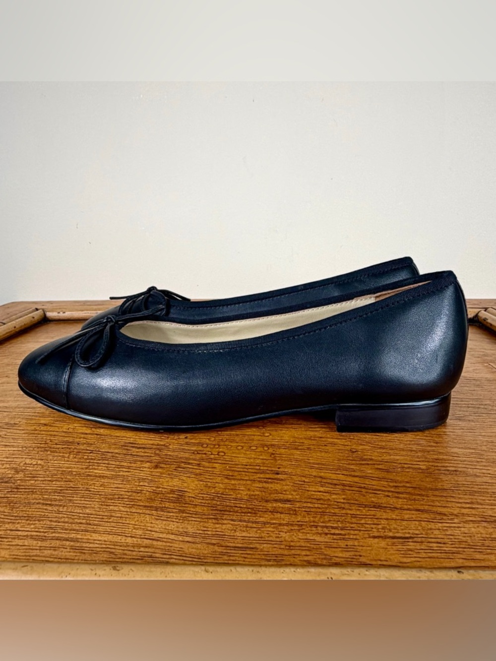 NEW Kaitlyn Pan Women’s Lambskin Two Tone Bow Ballet Flats Black Size 8